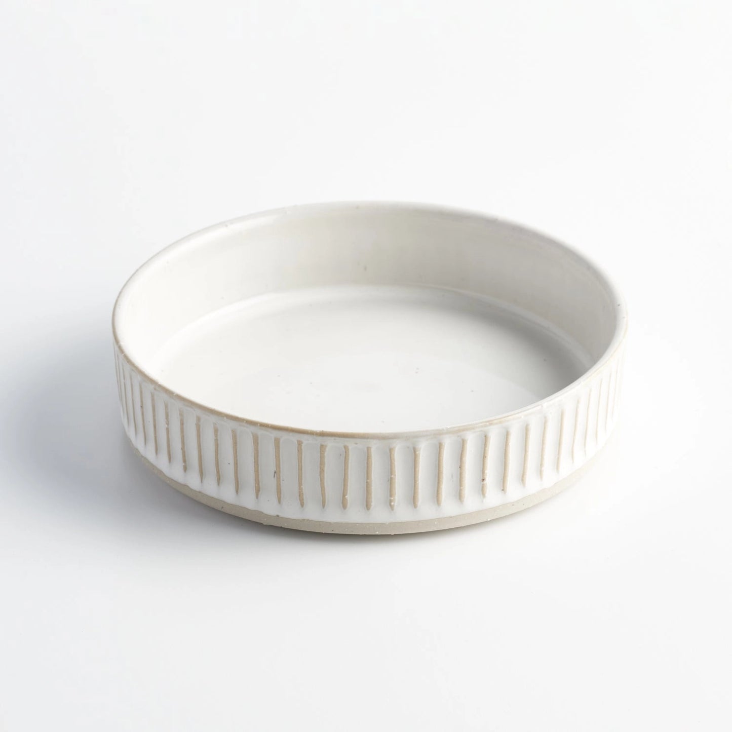 ANIMALS IN CHARGE DOG FOOD BOWL - WHITE SCALLOPED STONEWARE