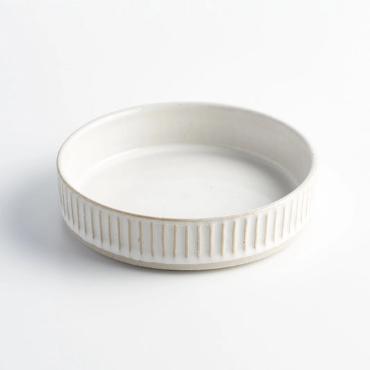 ANIMALS IN CHARGE DOG FOOD BOWL - WHITE SCALLOPED STONEWARE